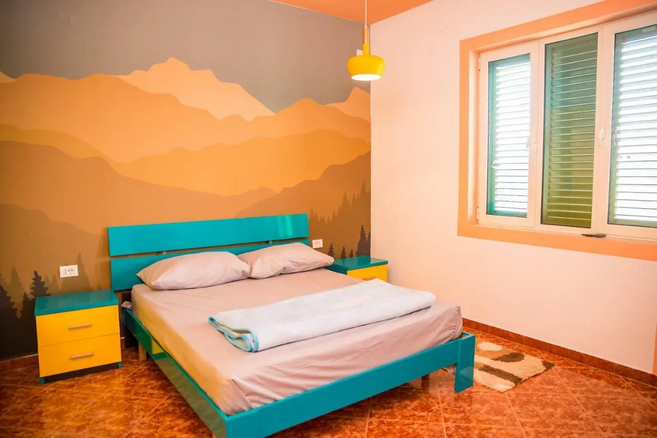 Alojamento de Acomodação e Pequeno-almoço Our Way Guest House & Hostel Shkodër