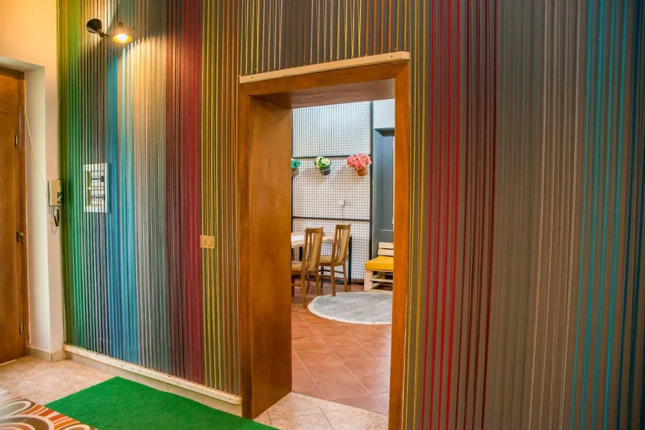 שקודר Our Way Guest House & Hostel לינה וארוחת בוקר