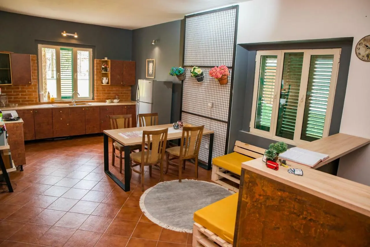 Our Way Guest House & Hostel Shkodër Alojamento de Acomodação e Pequeno-almoço