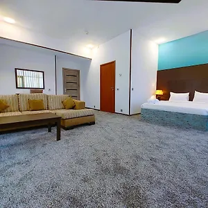 https://crossway-hotel.aboutbakuhotels.com